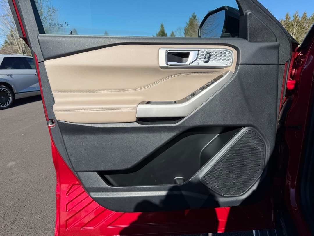 2022 Ford Explorer Limited - Image 12