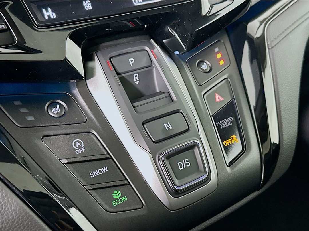 2026 Honda Odyssey Touring - Image 17