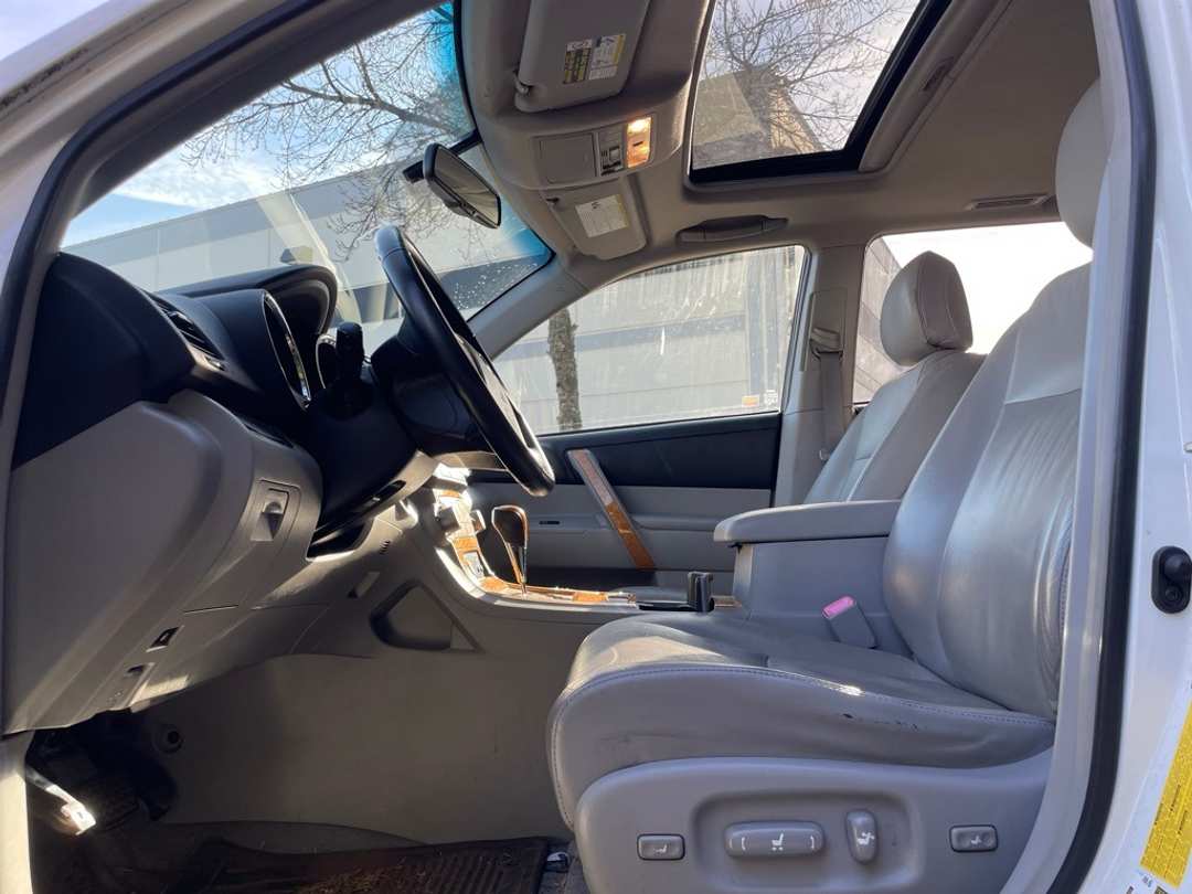 2009 Toyota Highlander Limited - Image 12
