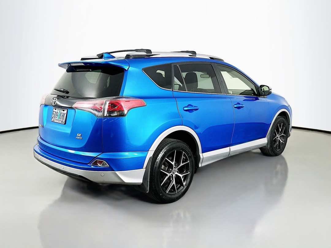 2016 Toyota Rav4 SE - Image 8