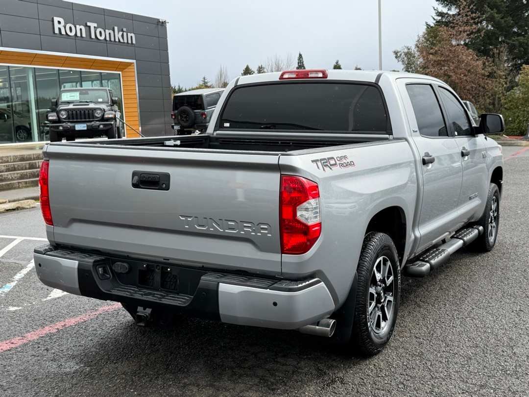 2018 Toyota Tundra SR5 - Image 8