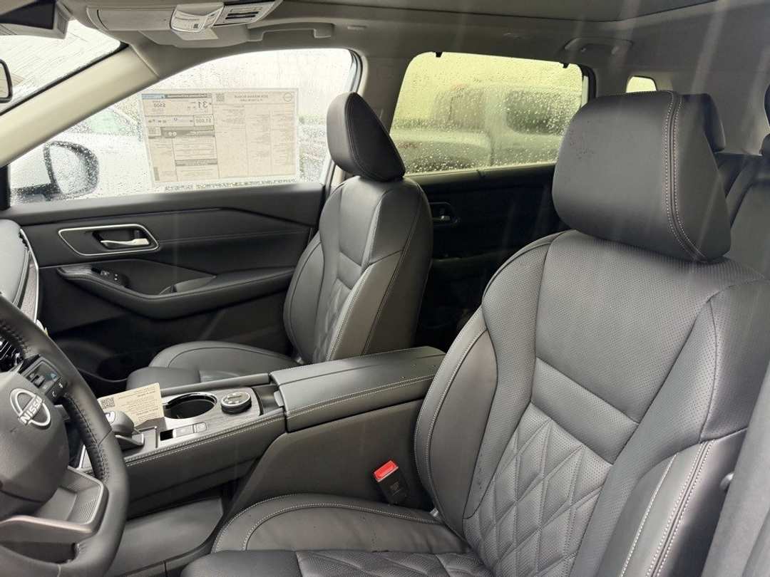 2026 Nissan Rogue Platinum - Image 16