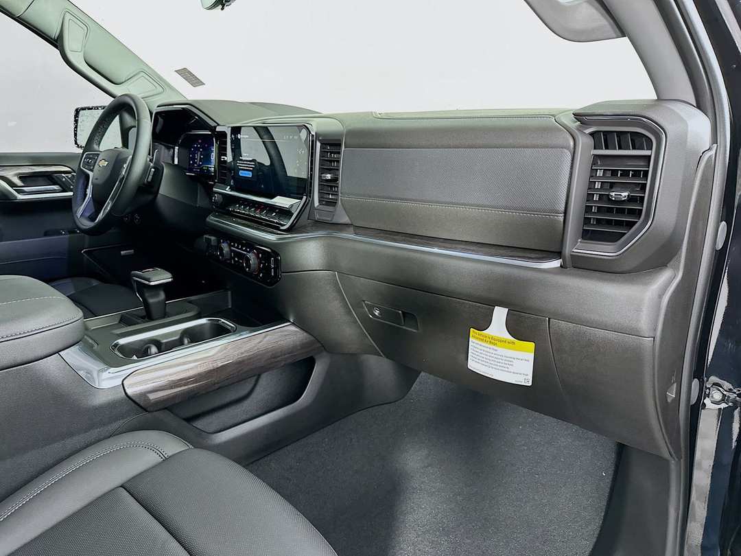 2025 Chevrolet Silverado 1500 LTZ - Image 31