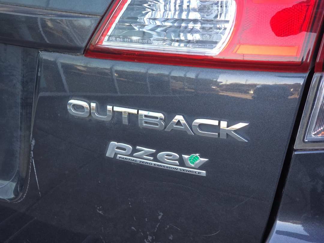 2011 Subaru Outback 2.5i - Image 24