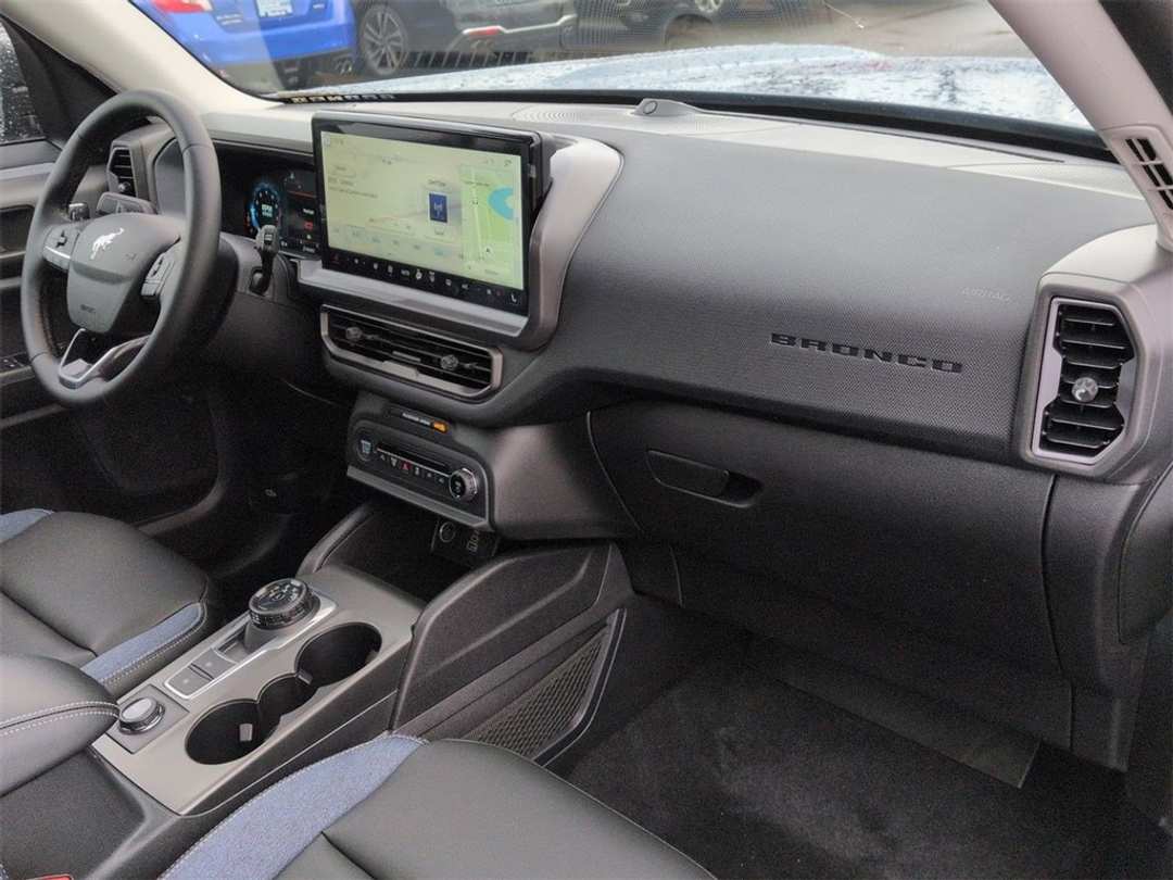 2025 Ford Bronco Sport Outer Banks - Image 32