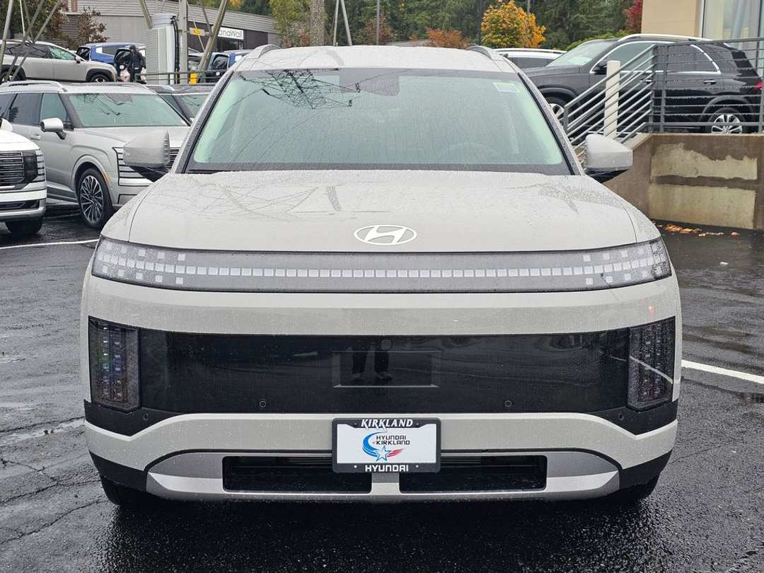 2026 Hyundai Ioniq 9 SE - Image 2