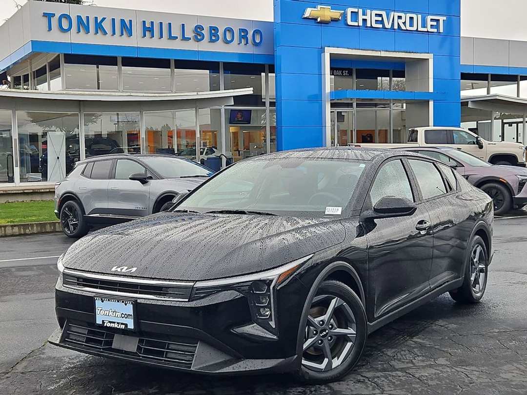 2025 Kia K4 LXS - Image 2