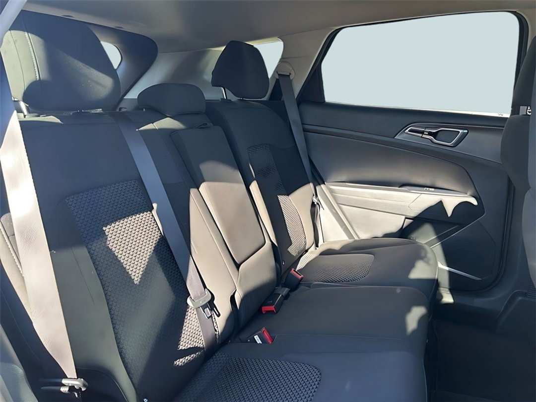 2023 Kia Sportage LX - Image 12