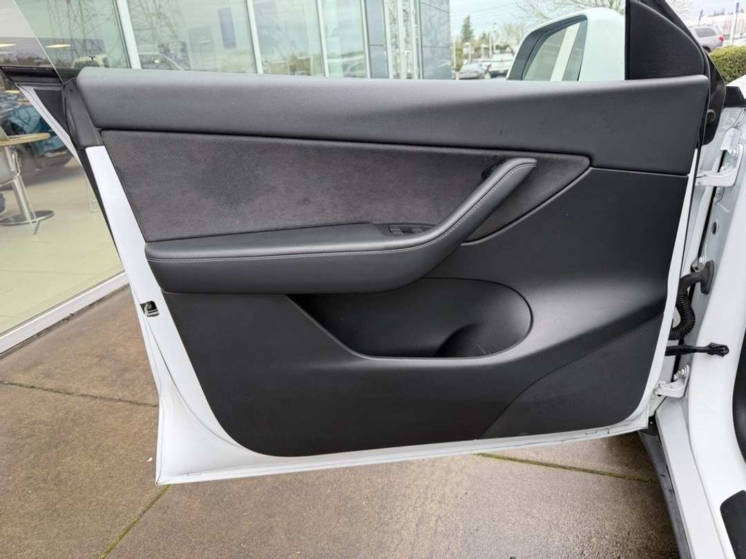 2022 Tesla Model Y Performance - Image 11