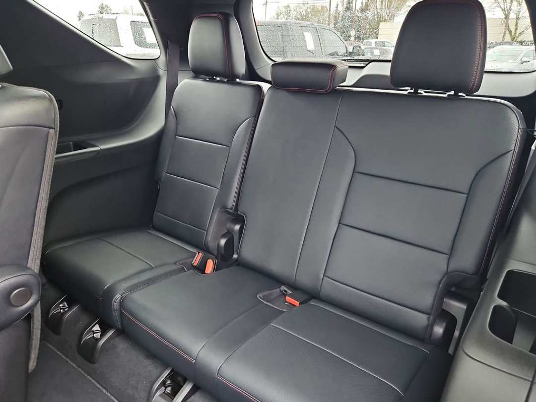 2026 Chevrolet Traverse Z71 - Image 36