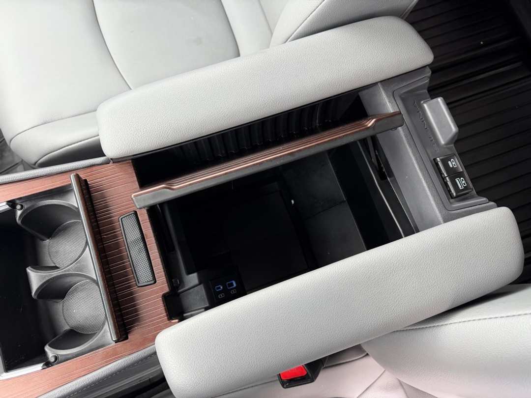 2021 Toyota Sienna XLE - Image 27