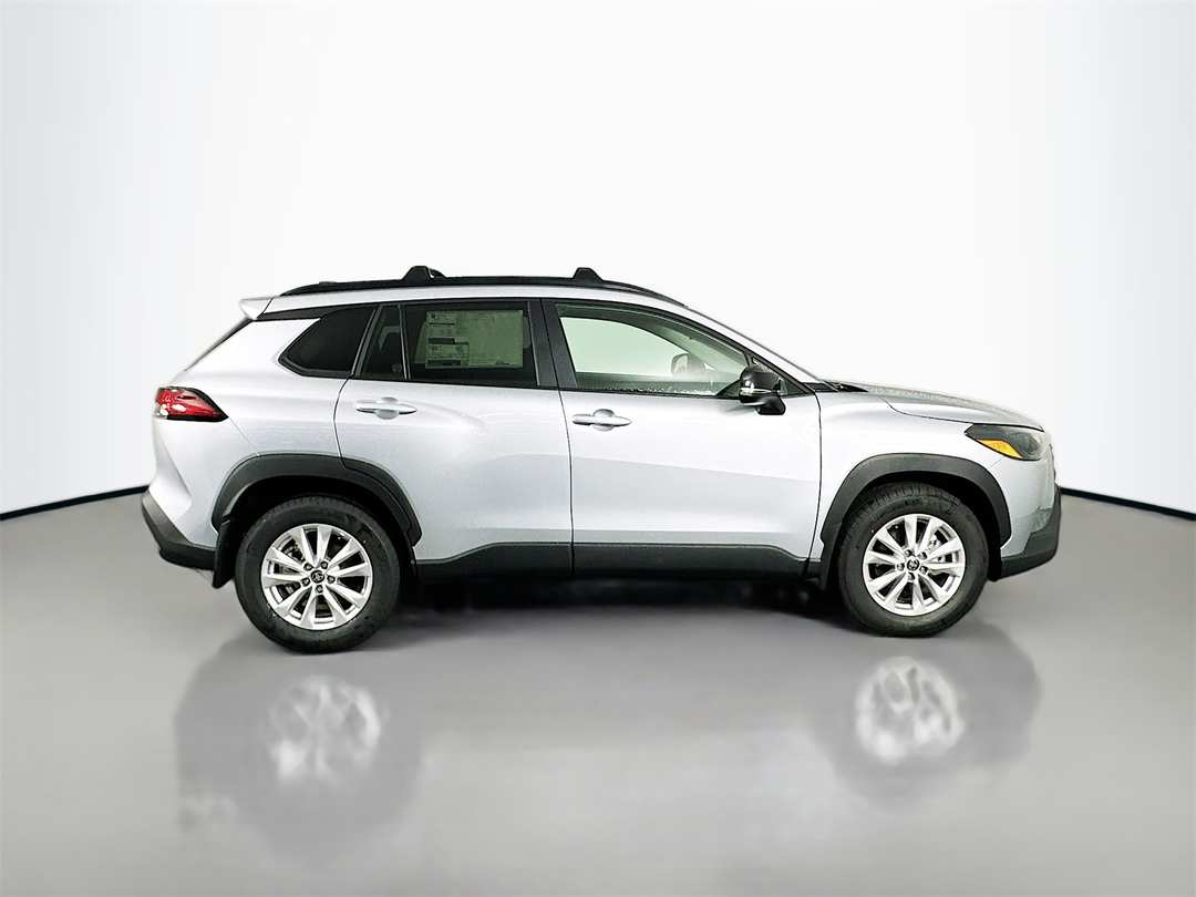 2026 Toyota Corolla Cross LE - Image 8