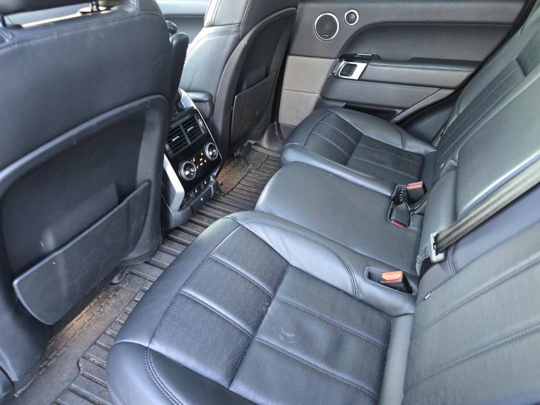 2018 Land Rover Range Rover Sport HSE Dynamic - Image 11