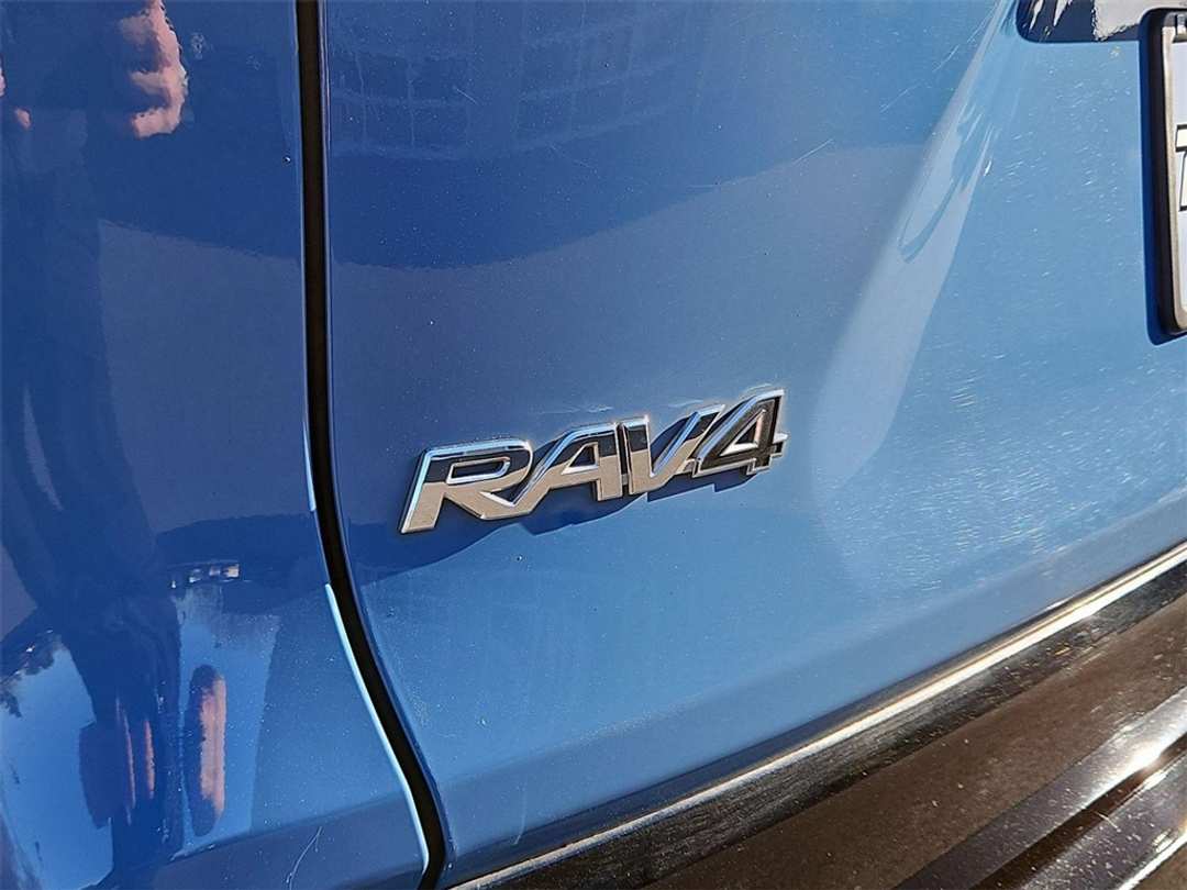 2023 Toyota Rav4 SE - Image 25