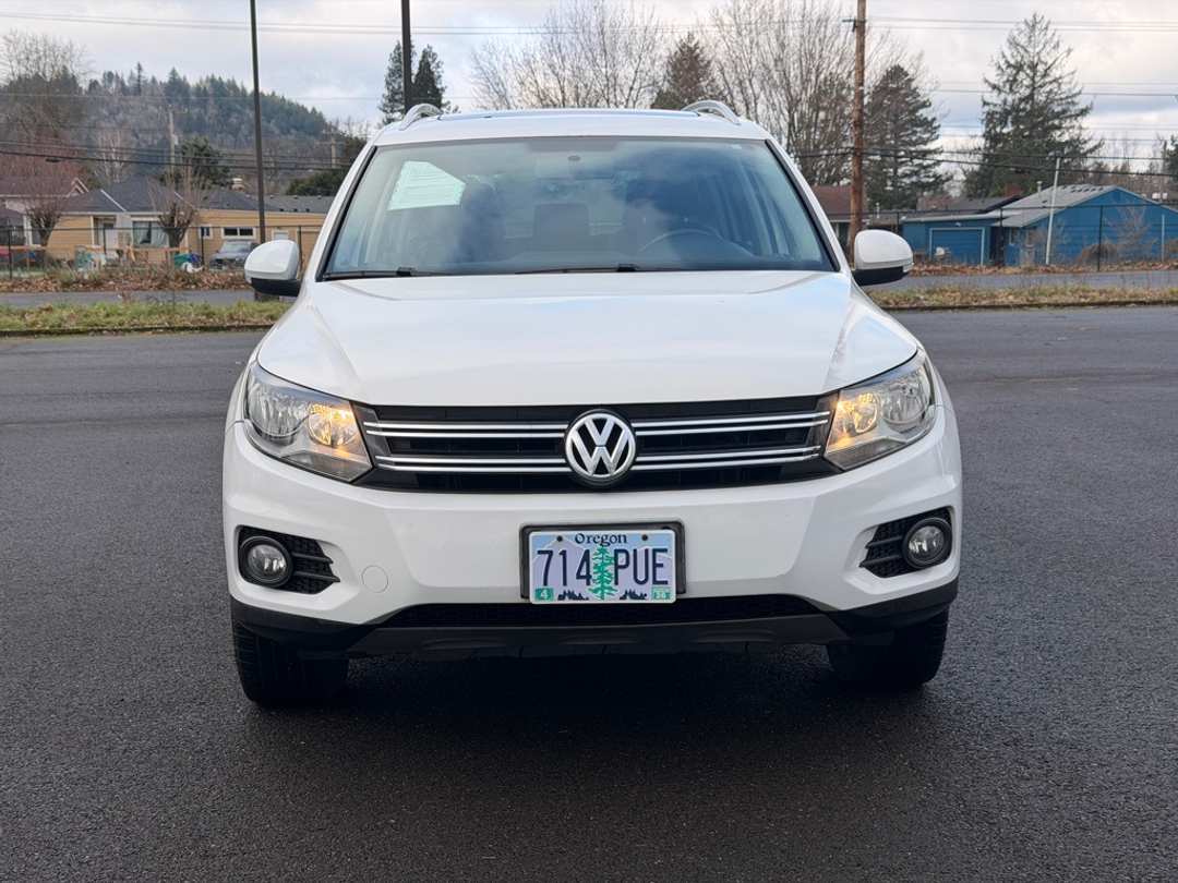 2012 Volkswagen Tiguan SE - Image 2