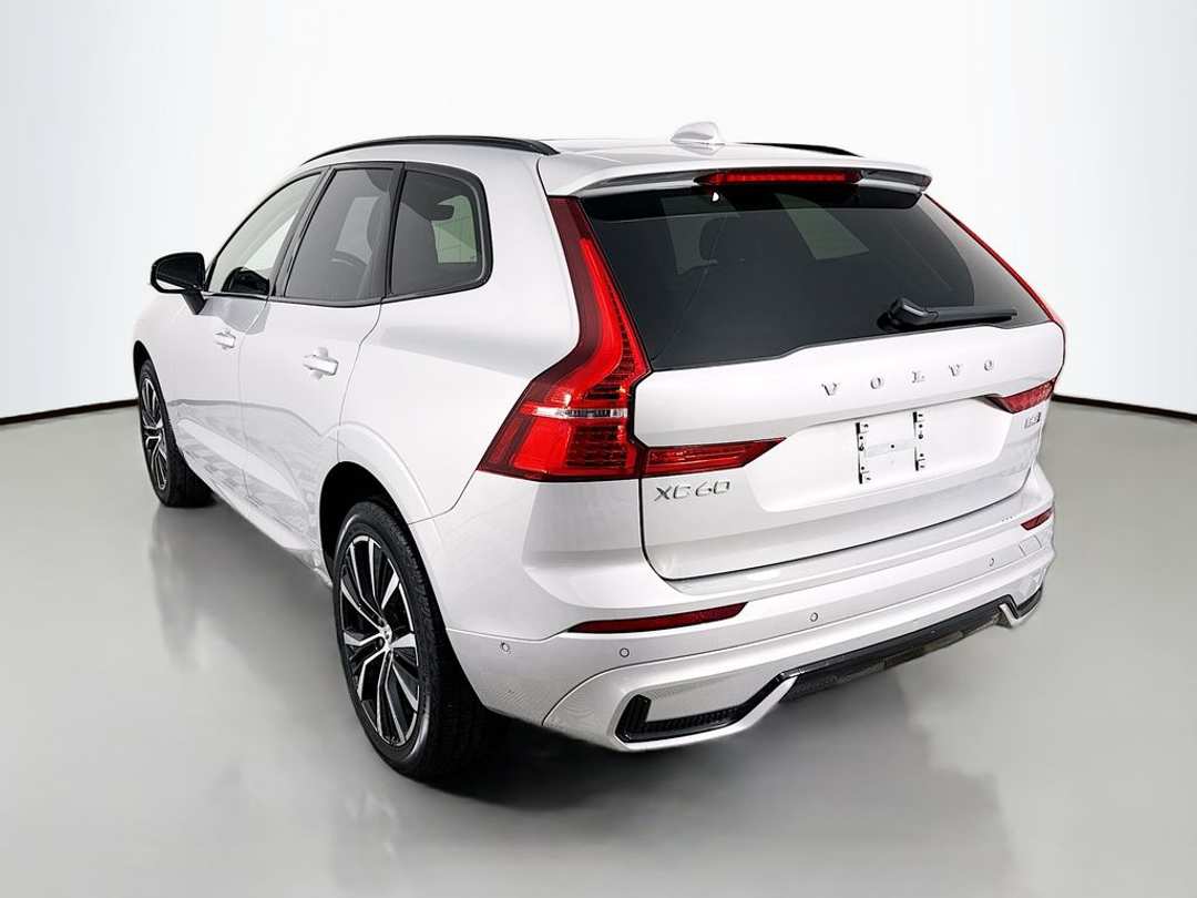 2025 Volvo Xc60 B5 Plus - Image 3
