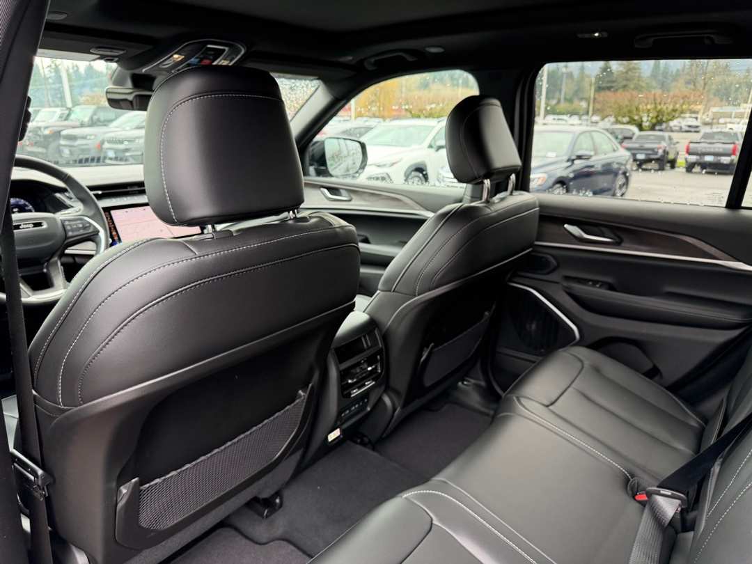 2026 Jeep Grand Cherokee Limited - Image 31