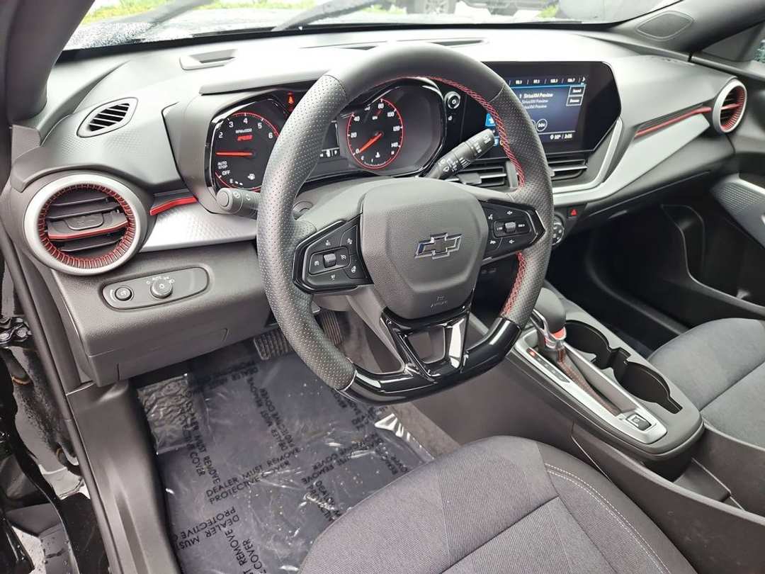 2025 Chevrolet Trax 1RS - Image 13