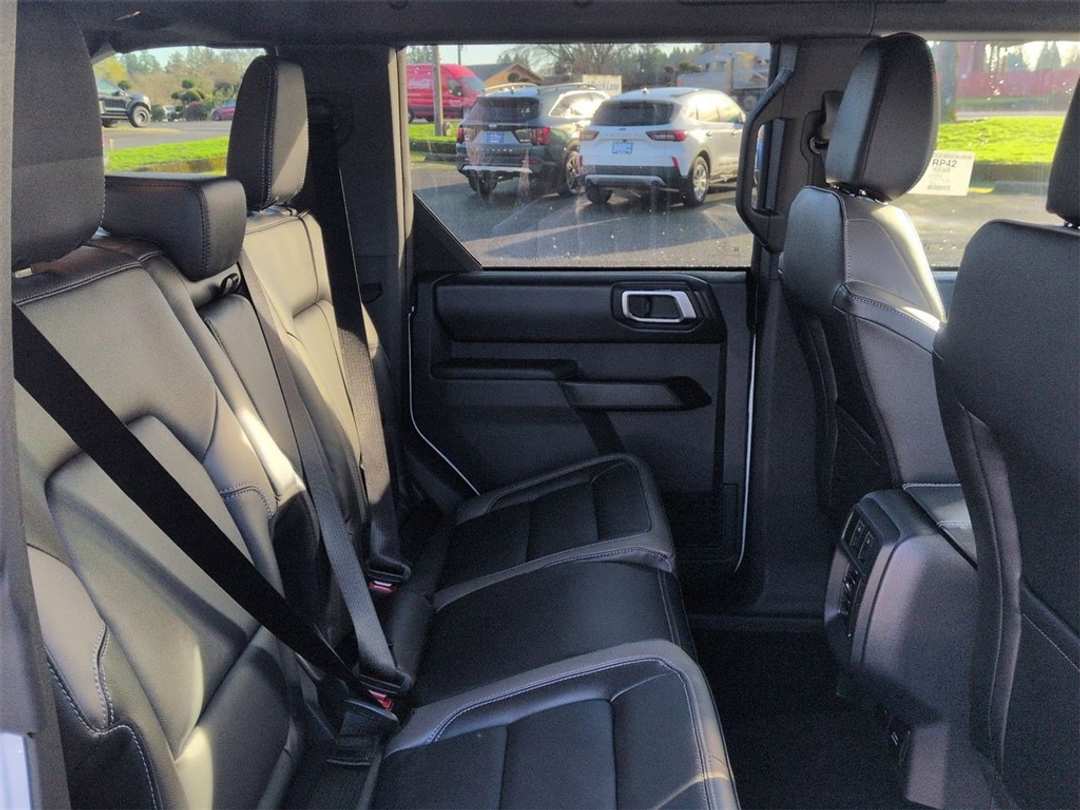 2025 Ford Bronco Outer Banks - Image 26