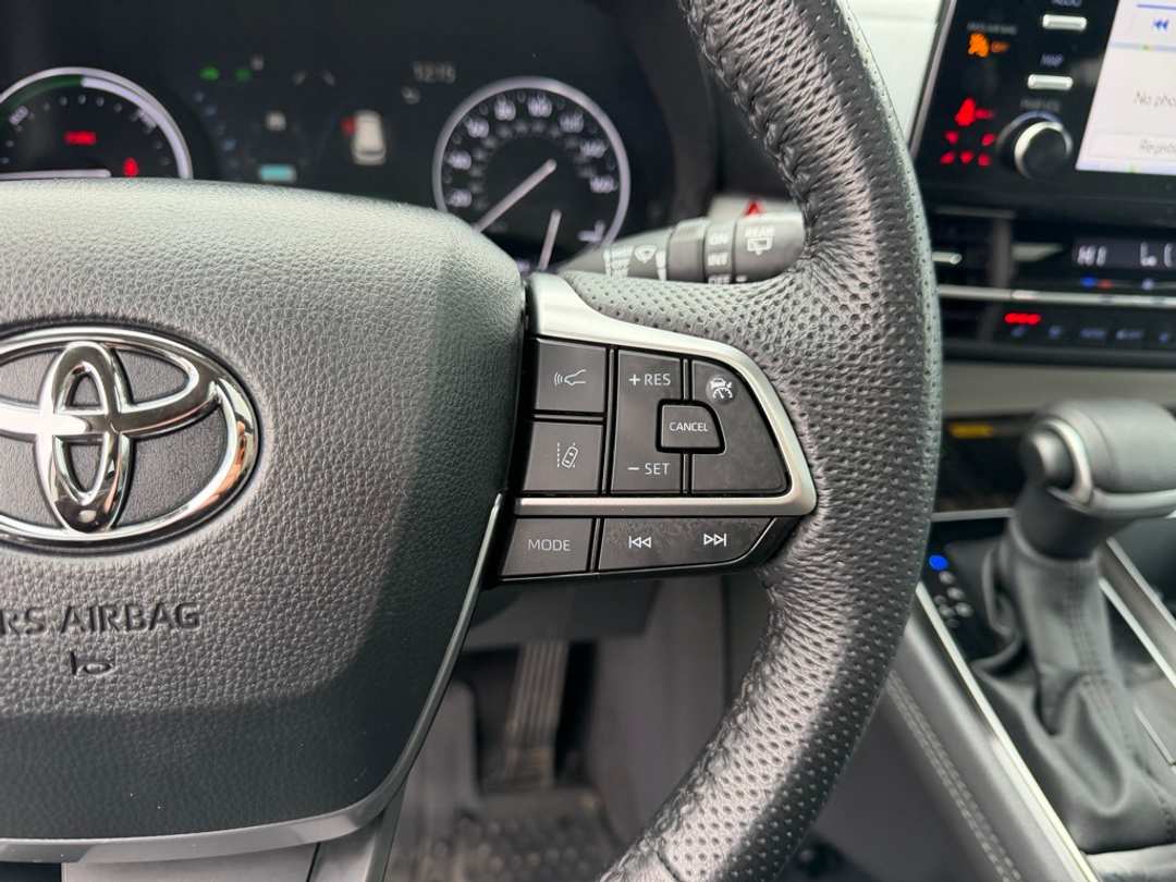 2024 Toyota Sienna Limited - Image 20