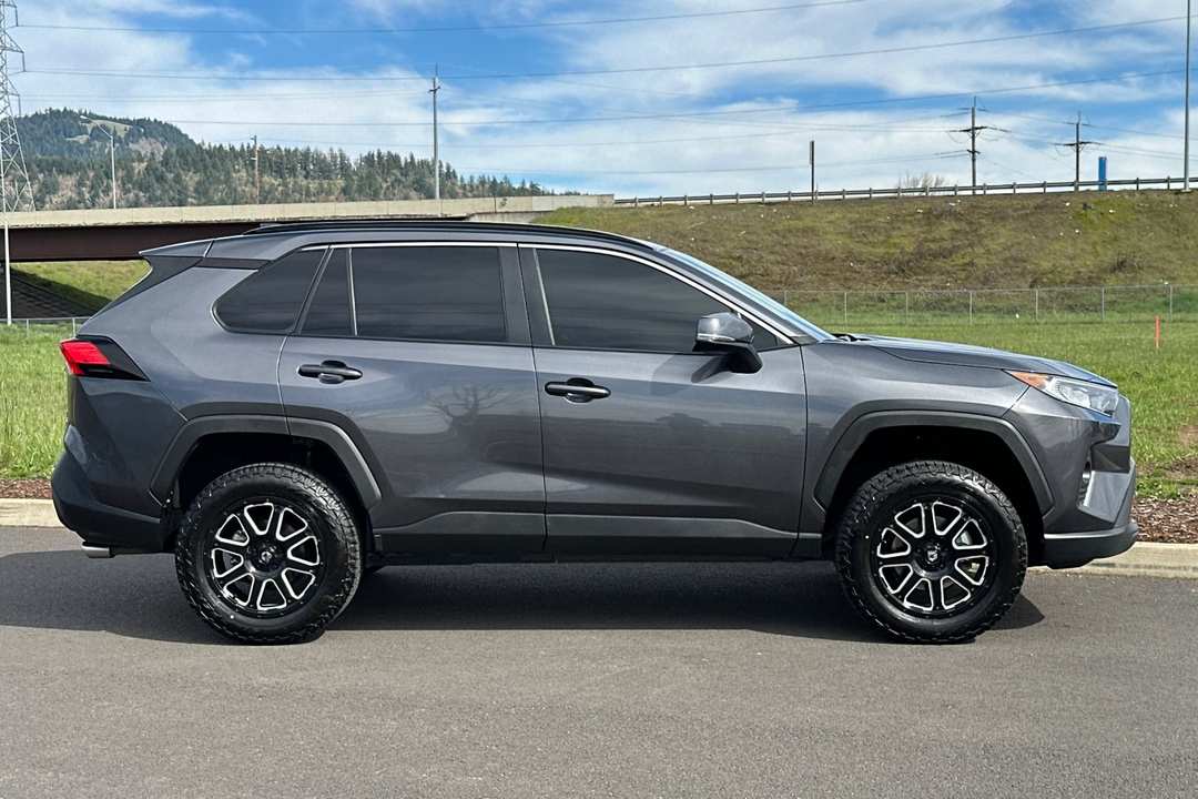 2021 Toyota Rav4 XLE Premium - Image 2