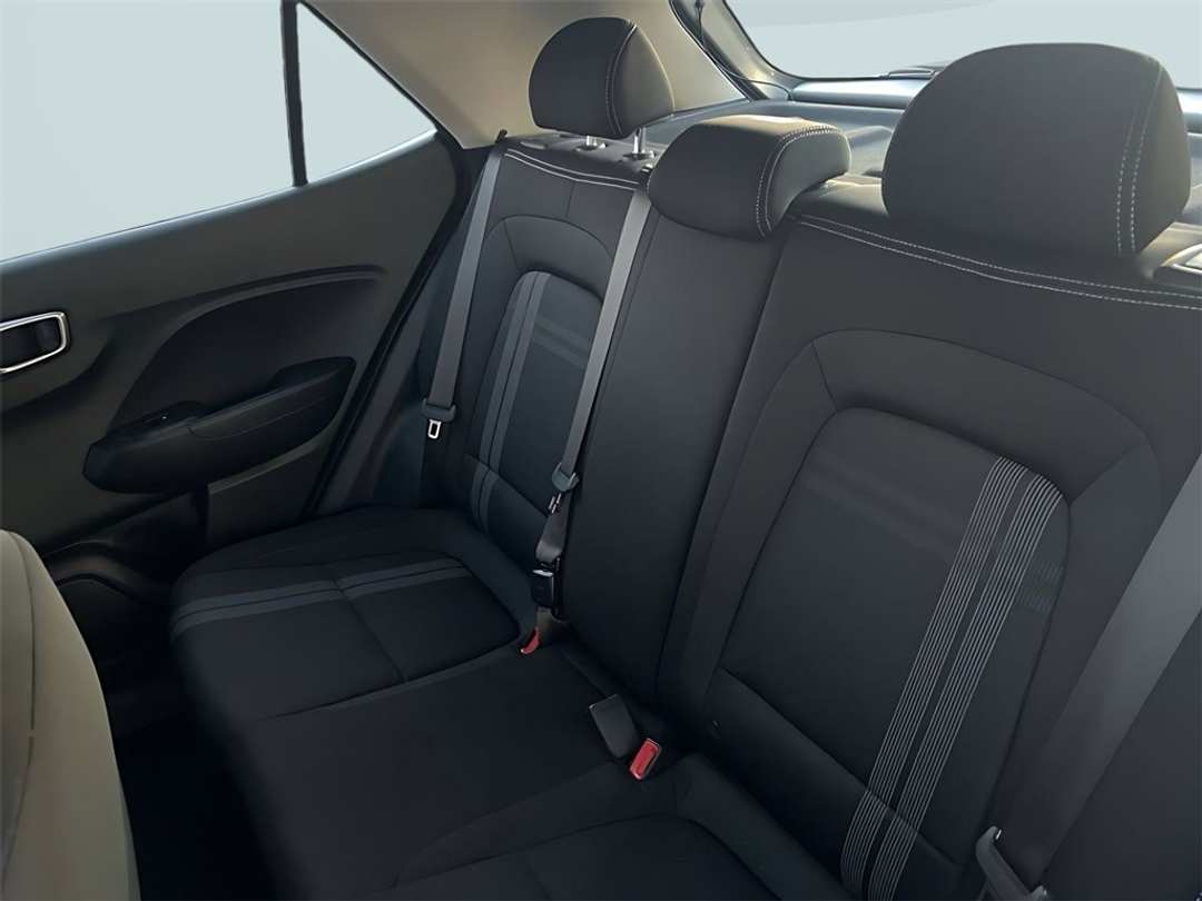 2025 Hyundai Venue SEL - Image 12
