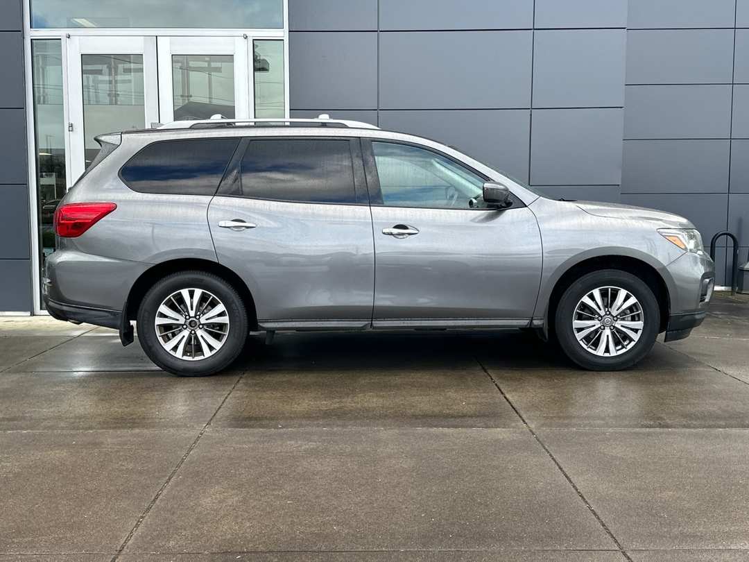 2020 Nissan Pathfinder SV - Image 2