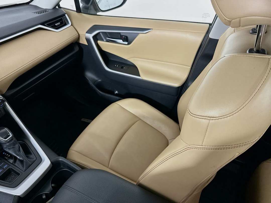 2020 Toyota Rav4 XLE Premium - Image 25