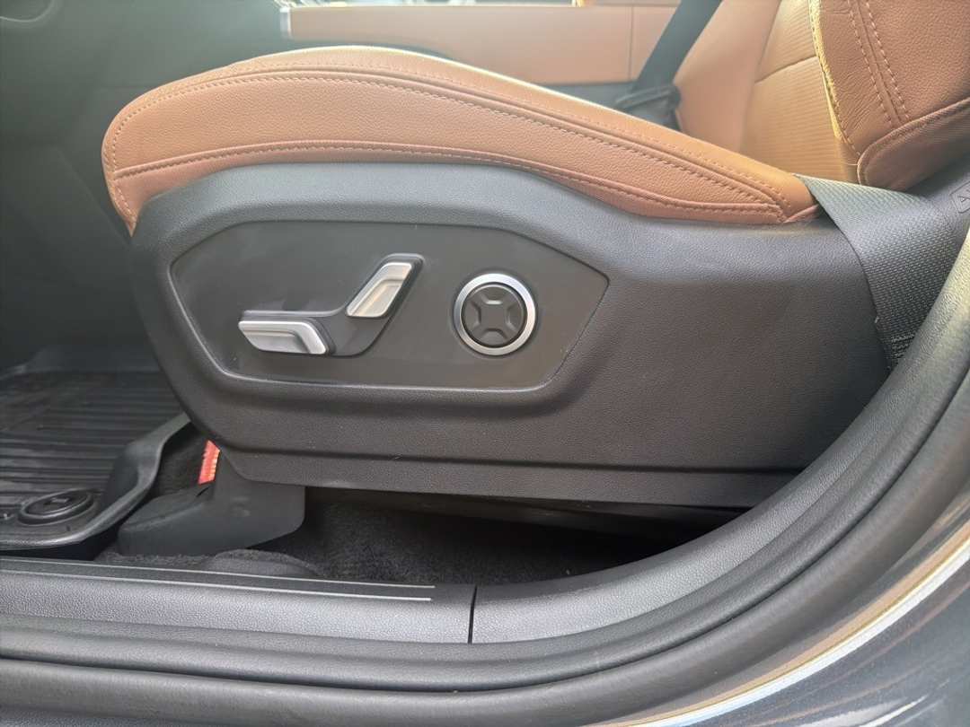 2025 Hyundai Santa Fe Limited - Image 15