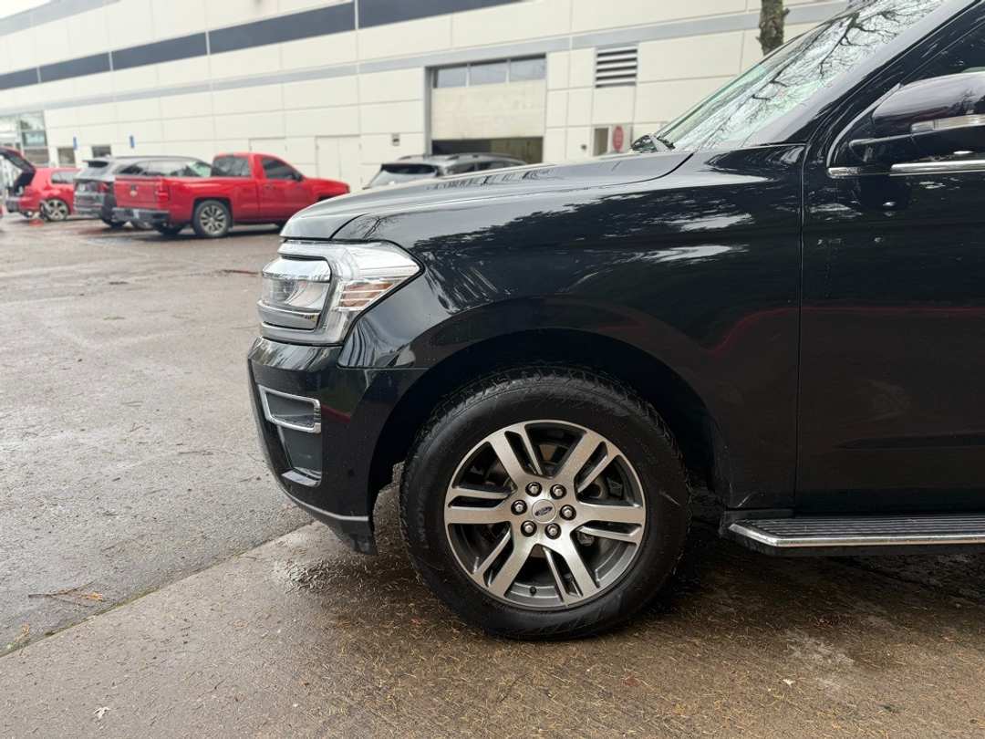 2023 Ford Expedition Limited - Image 4