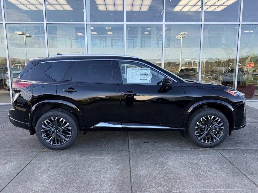 2026 Nissan Rogue Platinum - Image 12