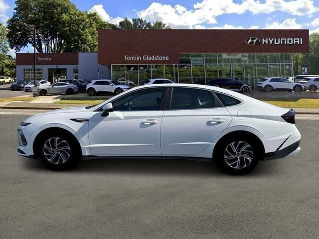 2026 Hyundai Sonata Blue - Image 3
