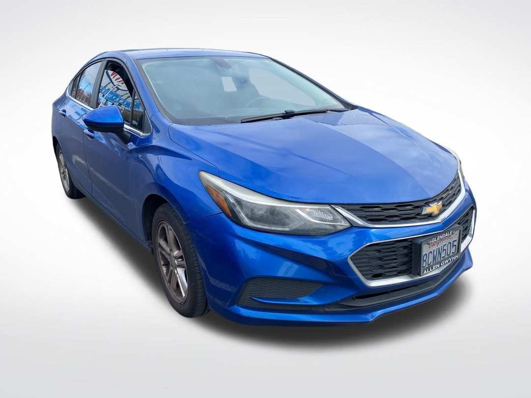 2017 Chevrolet Cruze LT - Image 3