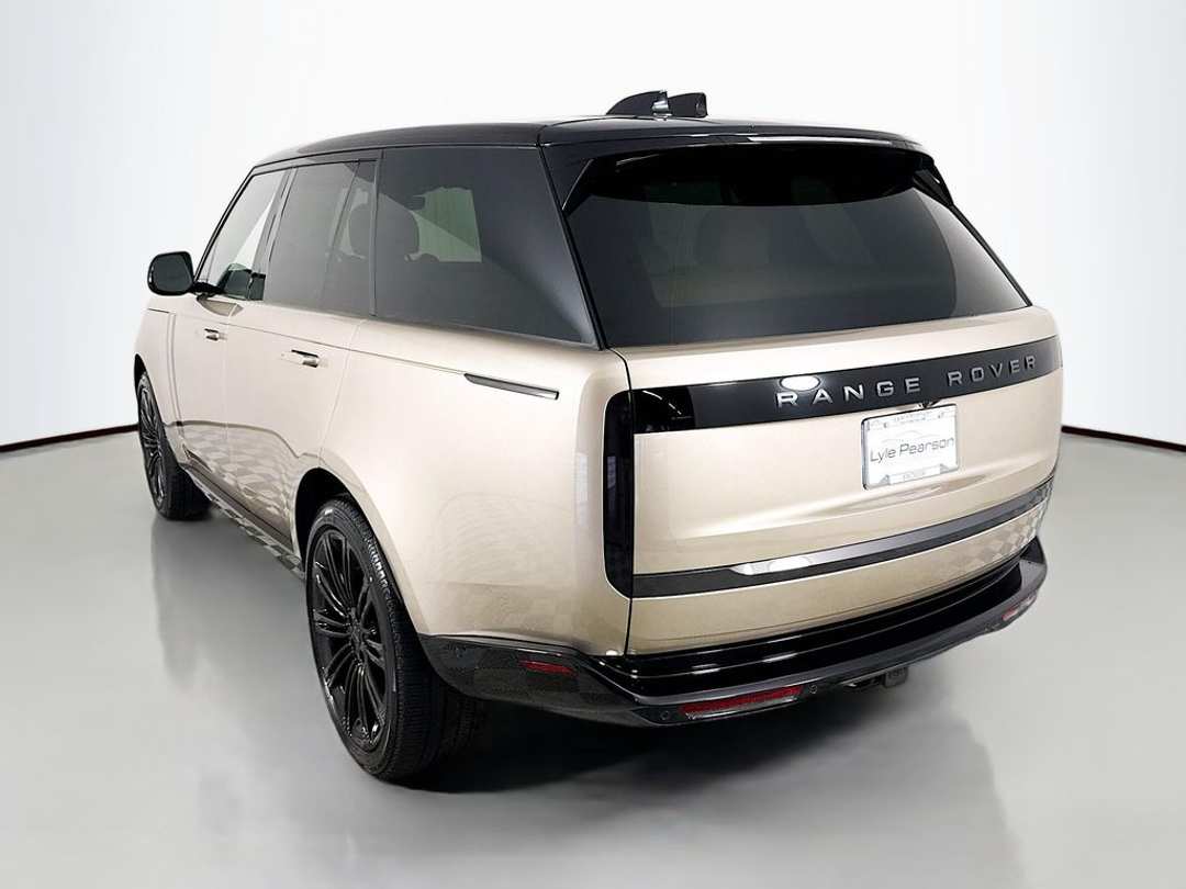2026 Land Rover Range Rover SE - Image 3