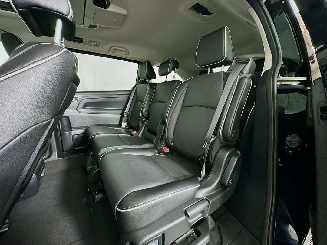 2026 Honda Odyssey Touring - Image 25
