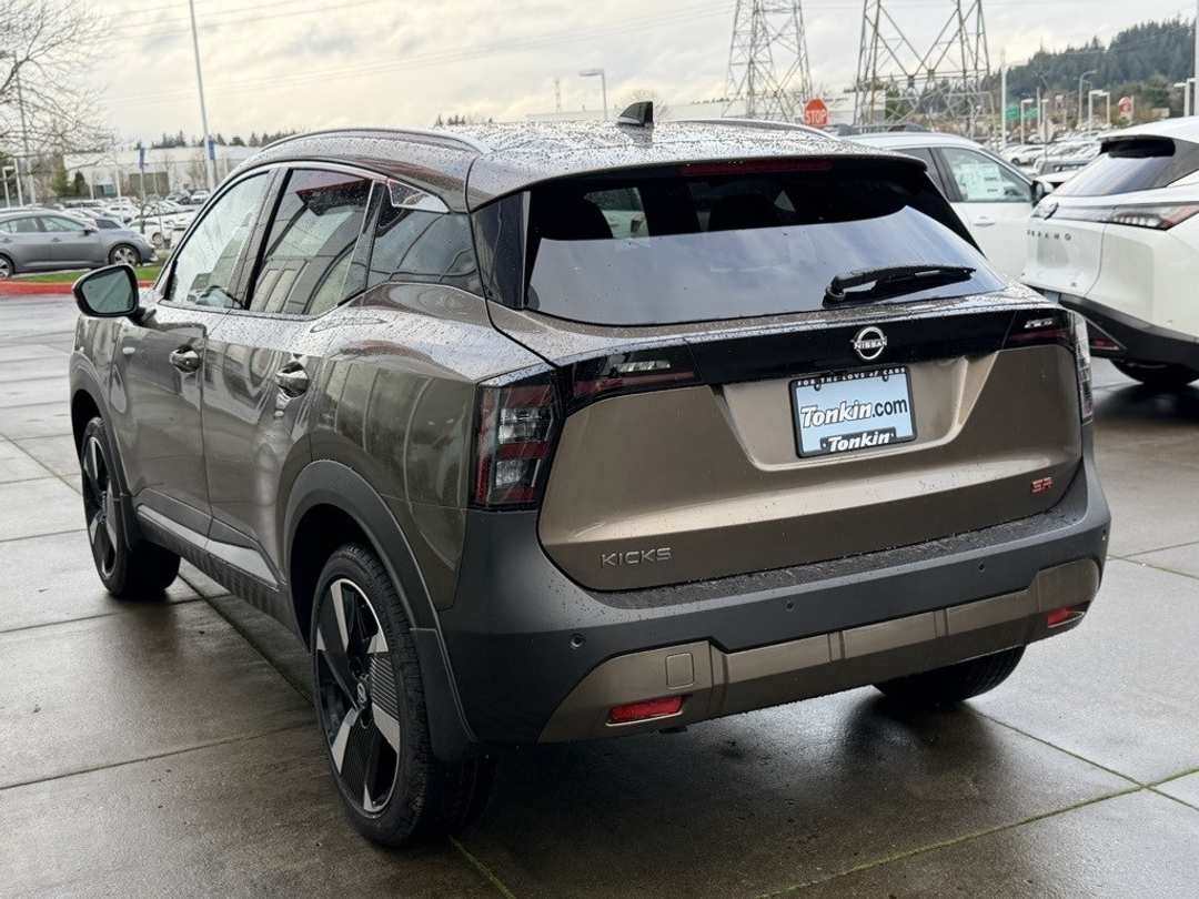 2026 Nissan Kicks SR - Image 5