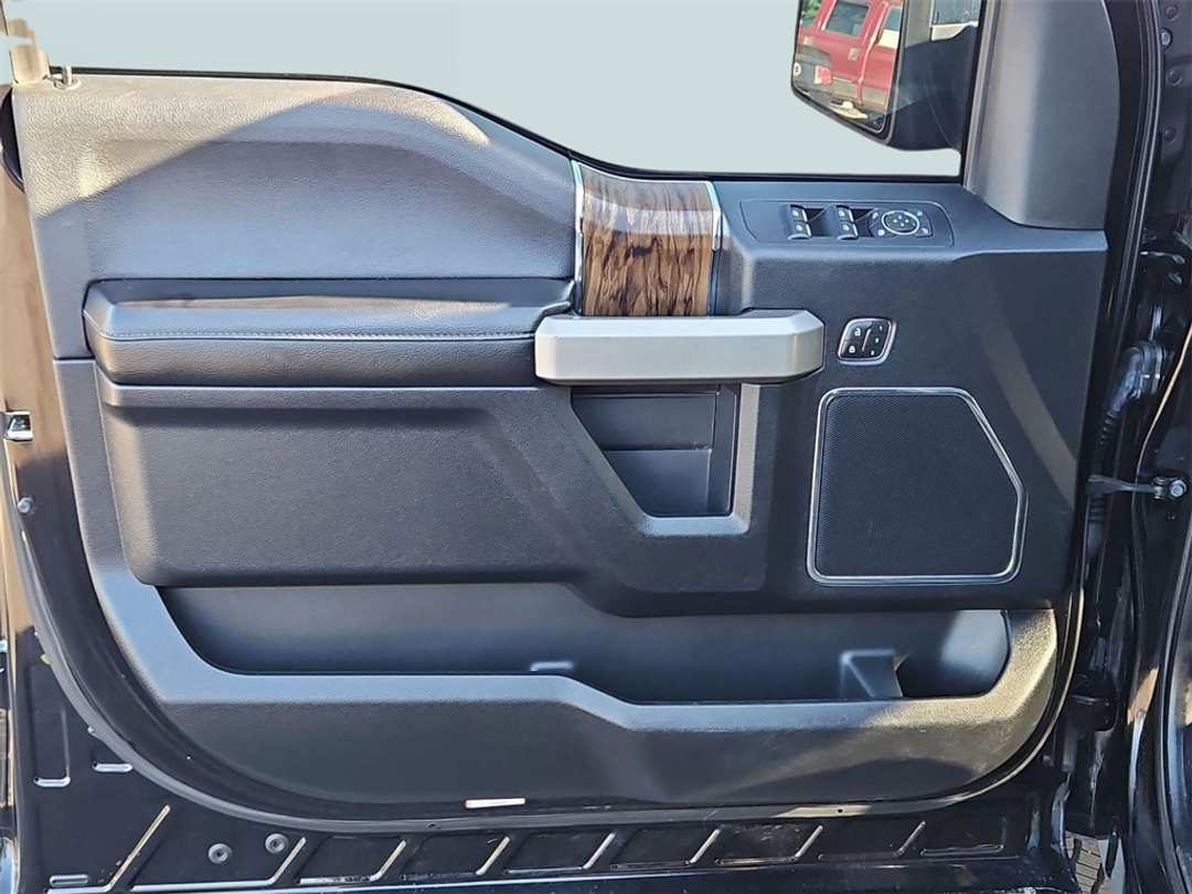 2018 Ford F-150 Lariat - Image 10