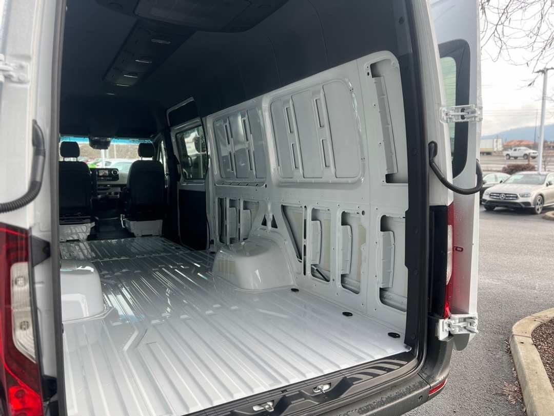 2024 Mercedes-Benz Sprinter 3500 Cargo 170 WB - Image 15