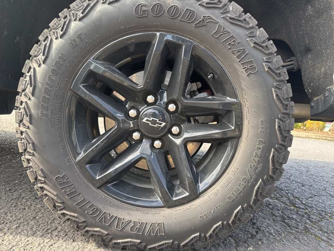 2024 Chevrolet Silverado 1500 Custom Trail Boss - Image 9