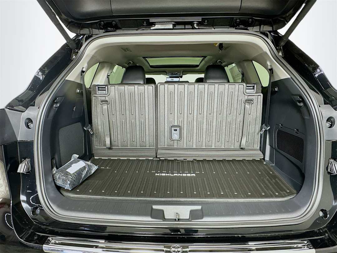 2026 Toyota Highlander Platinum - Image 28