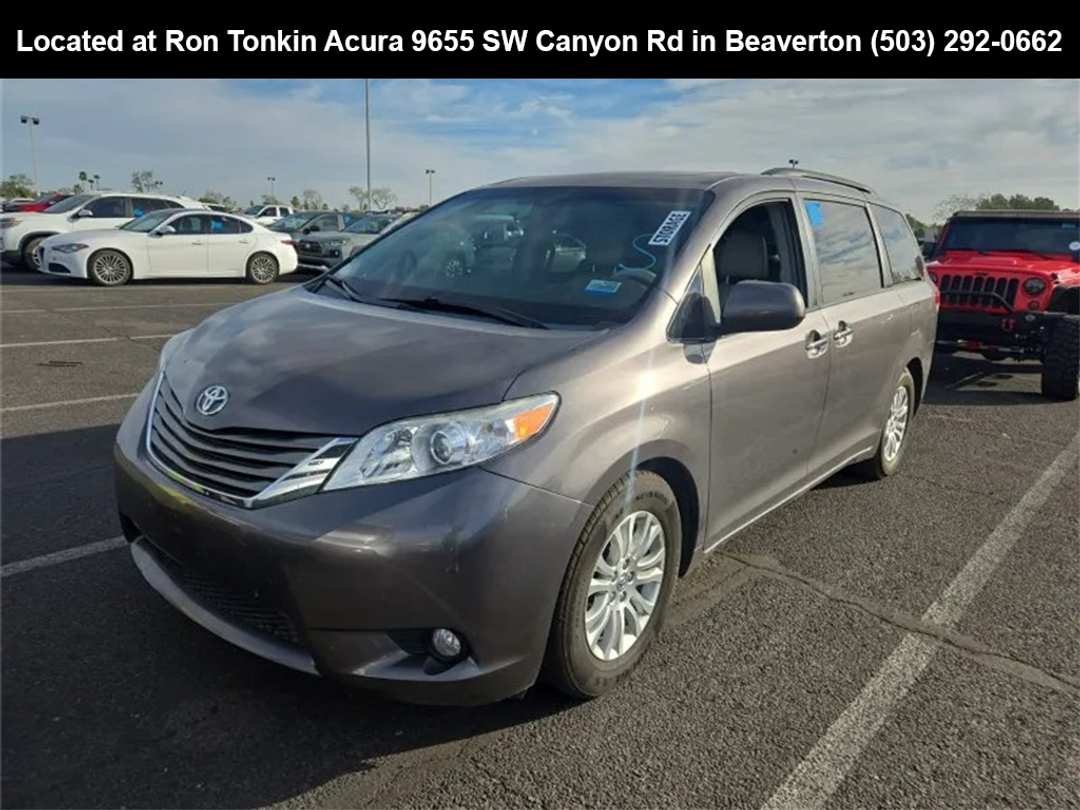 2014 Toyota Sienna XLE - Image 3