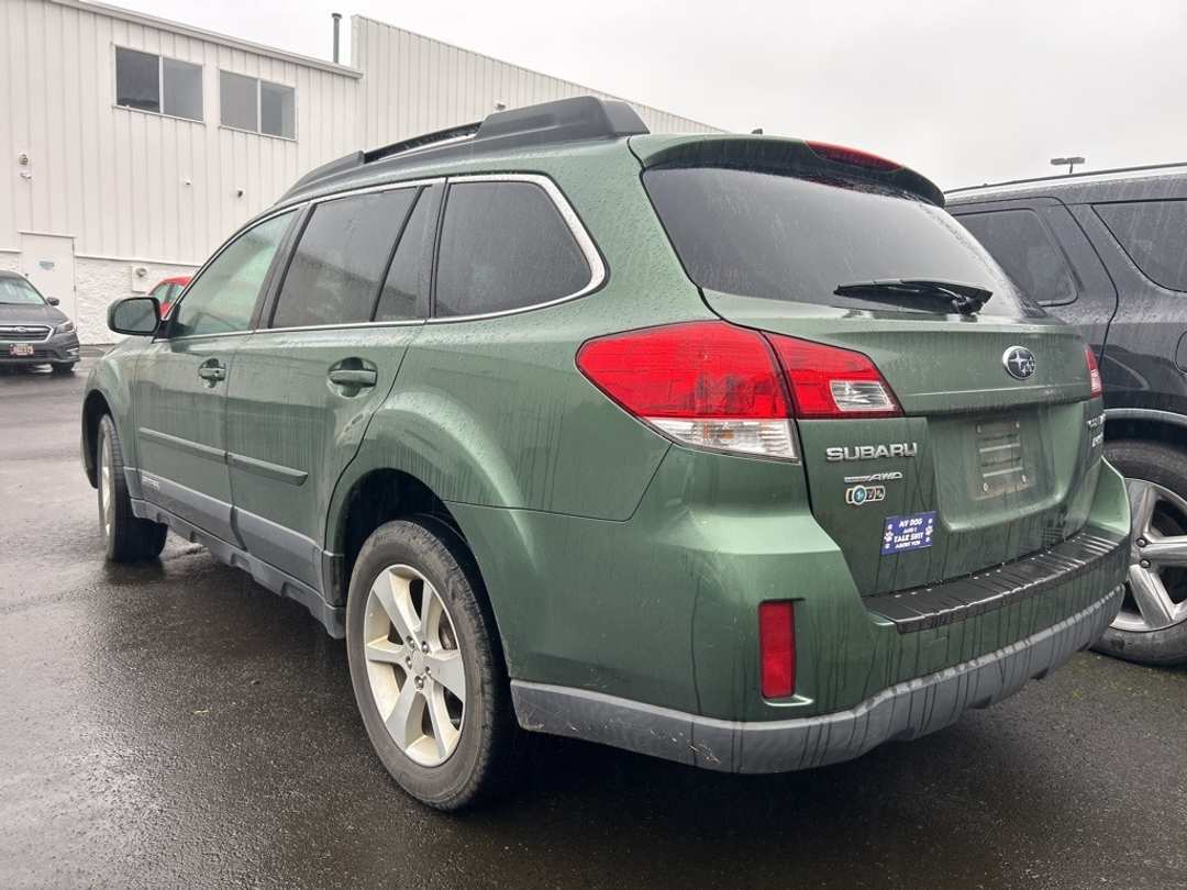 2014 Subaru Outback 2.5i Premium - Image 2