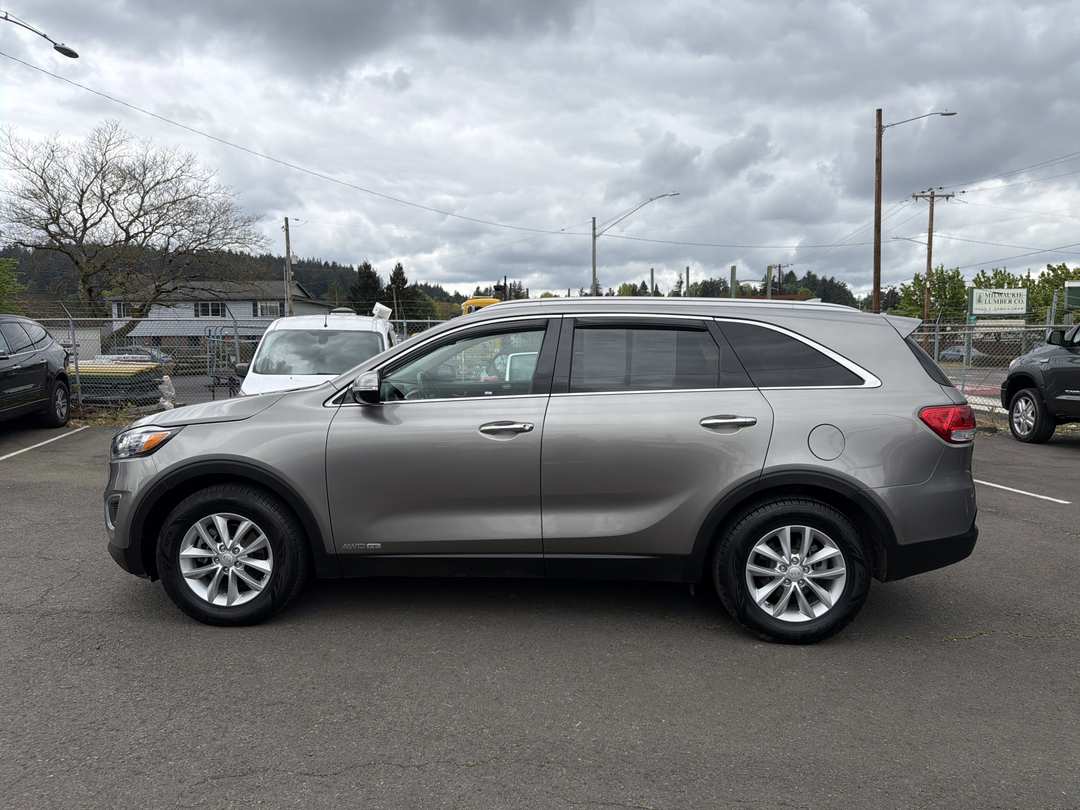 2017 Kia Sorento LX V6 - Image 2