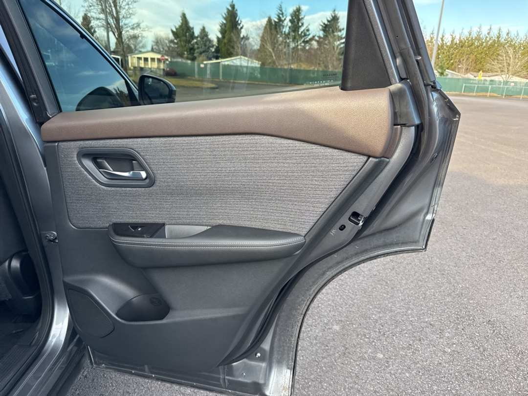 2022 Nissan Rogue SV - Image 22