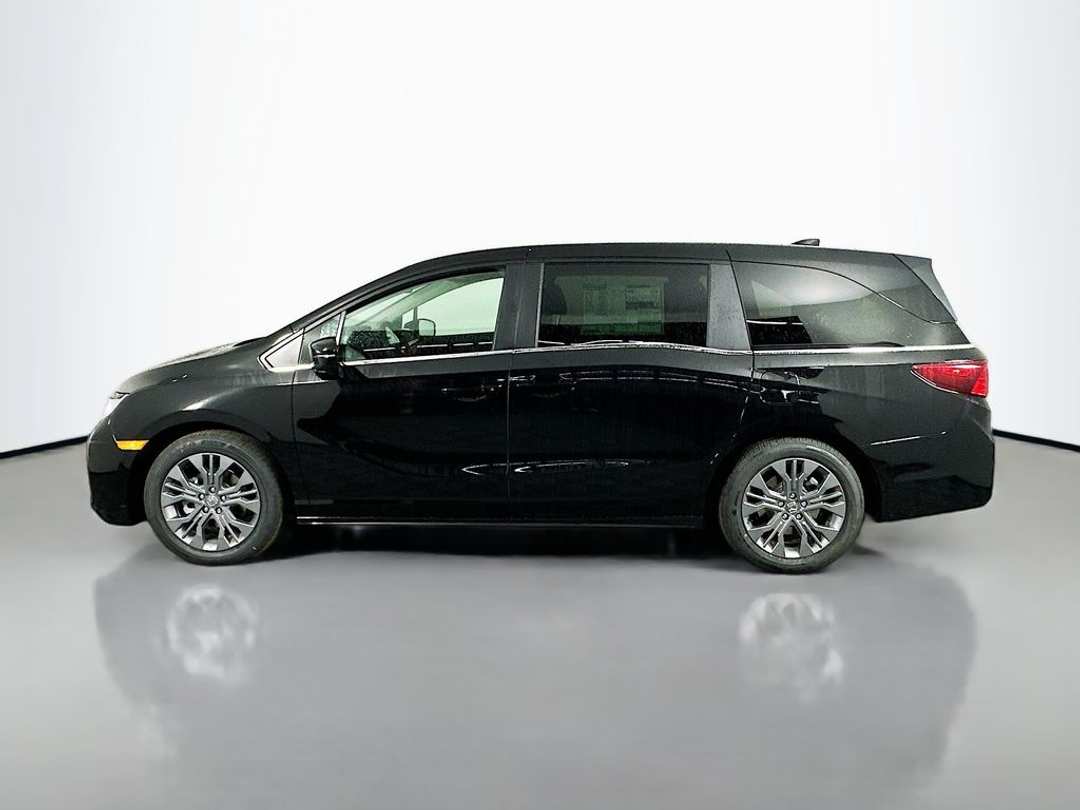 2026 Honda Odyssey Touring - Image 4