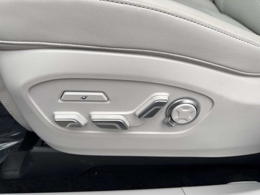 2026 Hyundai Ioniq 9 Performance Calligraphy - Image 20