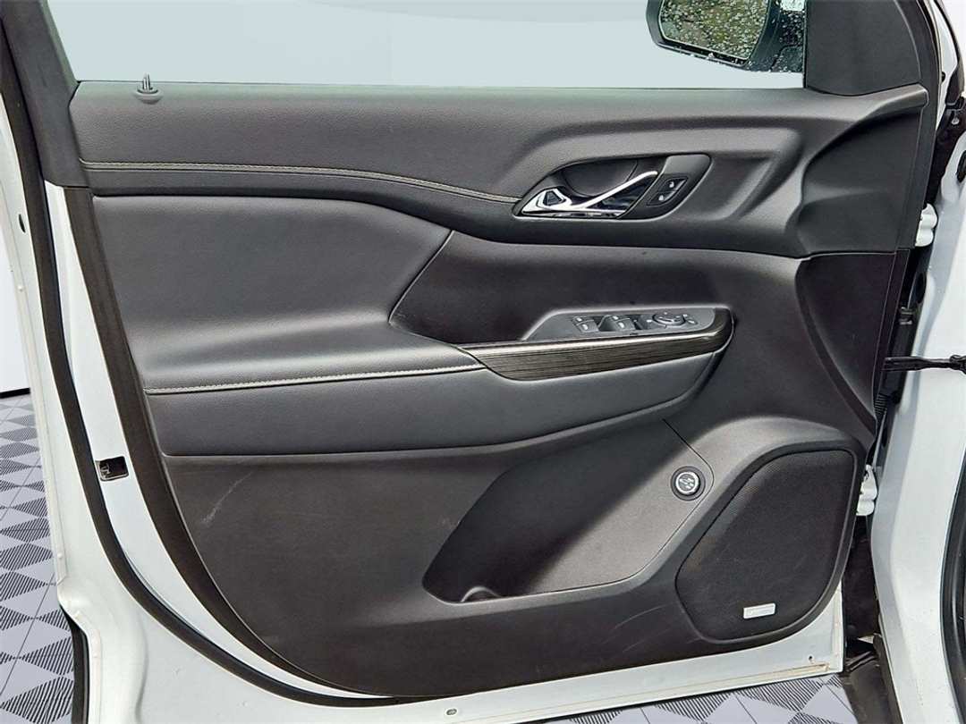 2023 GMC Acadia SLT - Image 10