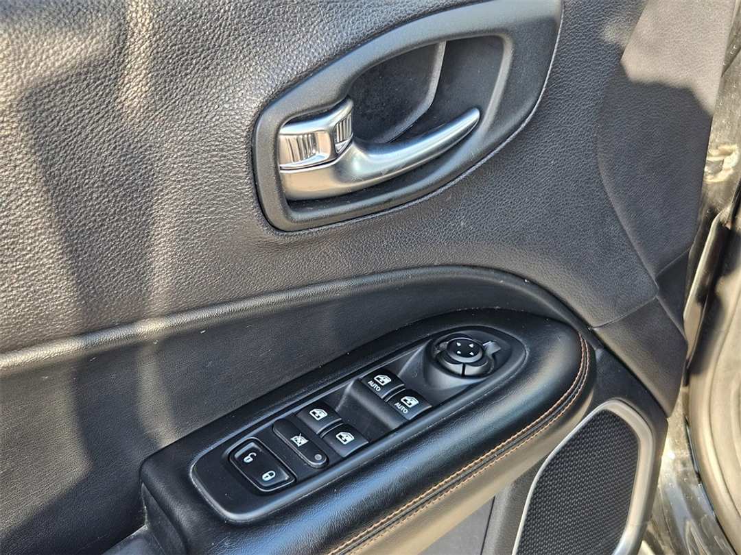 2018 Jeep Compass Limited - Image 11