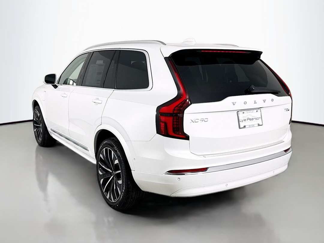 2026 Volvo Xc90 T8 Plus - Image 3
