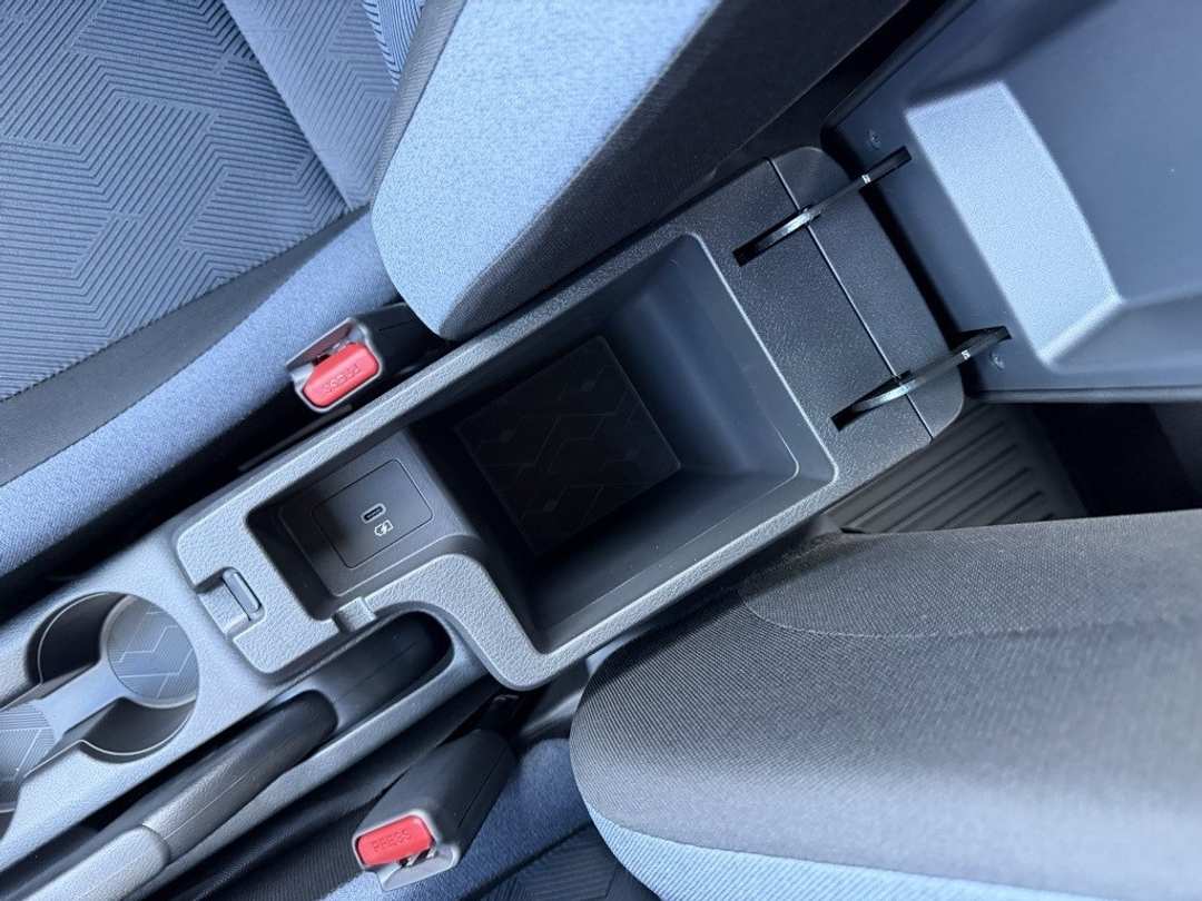 2025 Nissan Versa 1.6 SV - Image 25